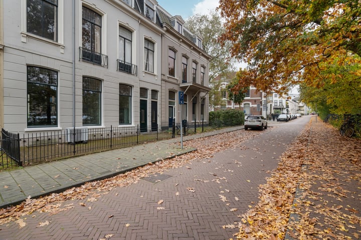 View photo 1 of Renssenstraat 15