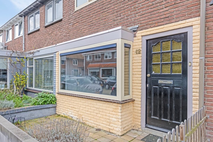 Bekijk foto 2 van Wouwermanstraat 42