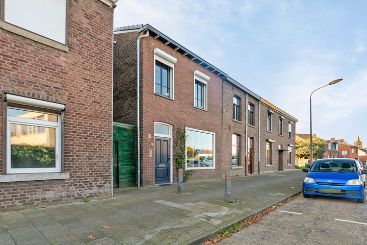 Bekijk foto 1 van Dolmansstraat 58