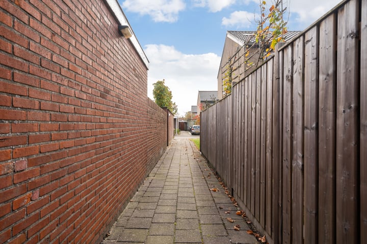 Bekijk foto 44 van Voorstestraat 107