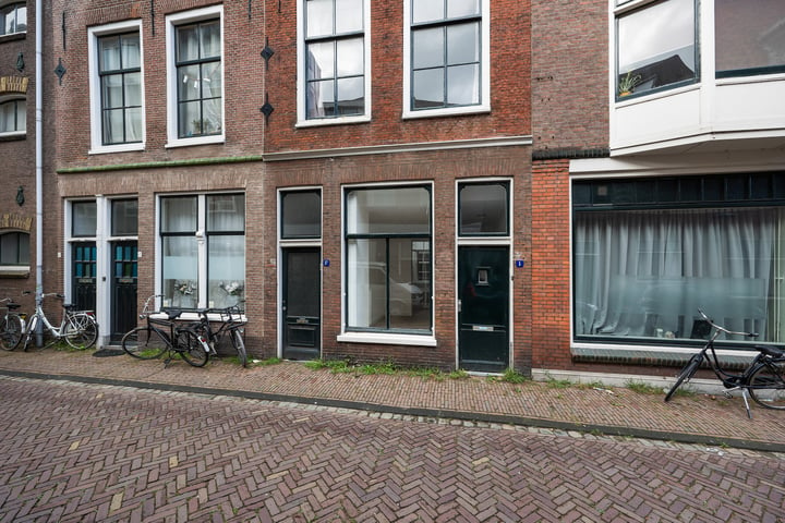 View photo 1 of Rijnstraat 5