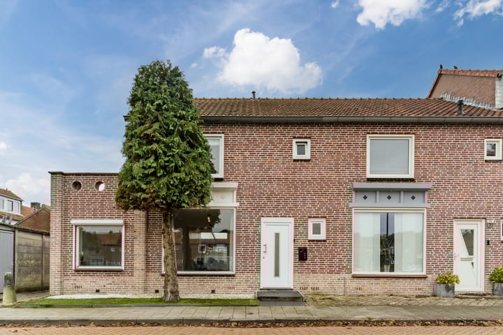 Foto 1 van Klaverplein 1