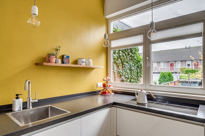 Foto 14 van Bisschop Schrijnenstraat 82