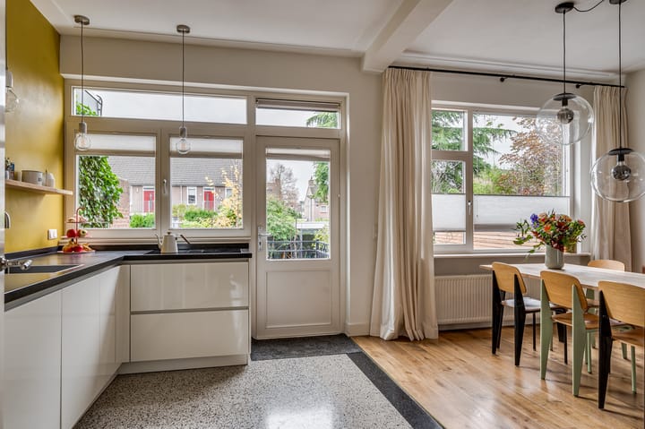 Foto 15 van Bisschop Schrijnenstraat 82