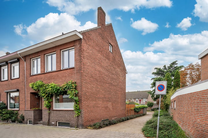 Bekijk foto 57 van Bisschop Schrijnenstraat 82