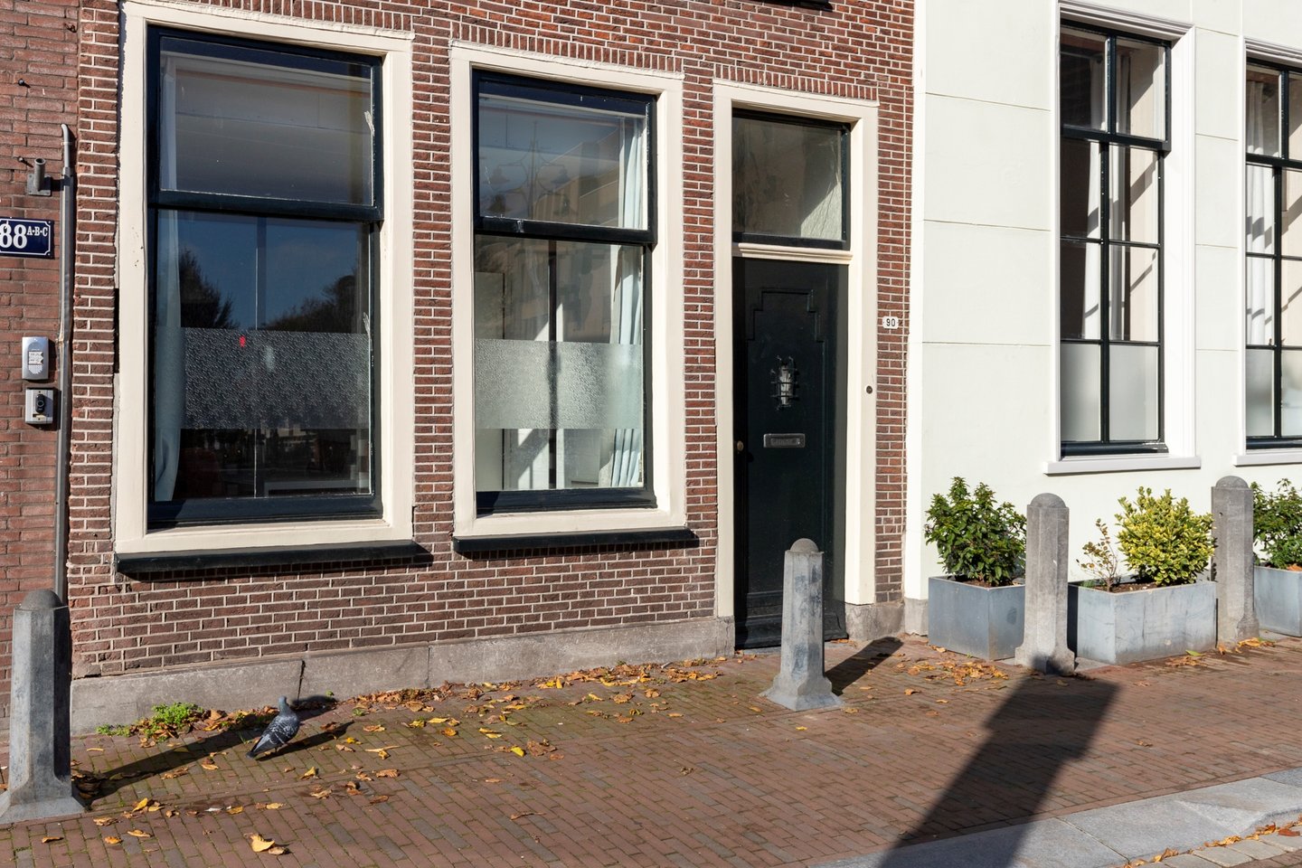 View photo 2 of Hooigracht 90