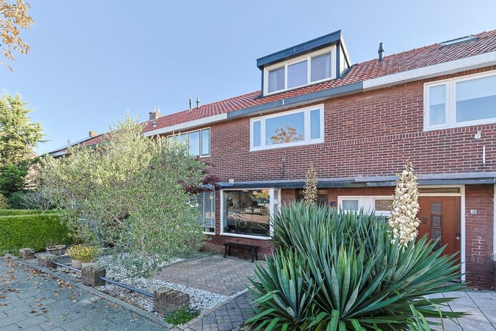 Photo 2 of Ruisdaelstraat 40