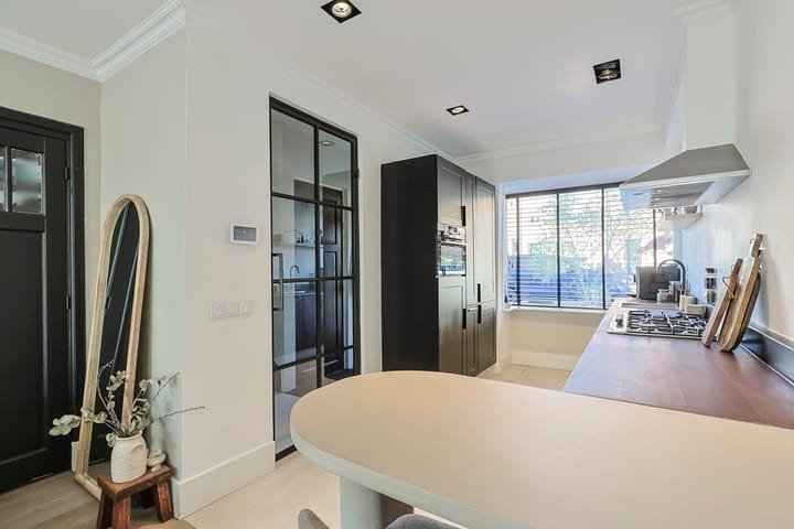 Photo 10 of Ruisdaelstraat 40