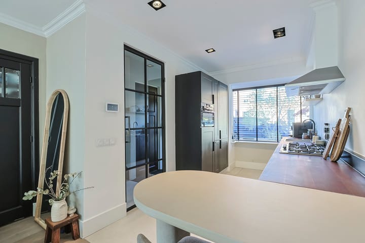 Photo 11 of Ruisdaelstraat 40