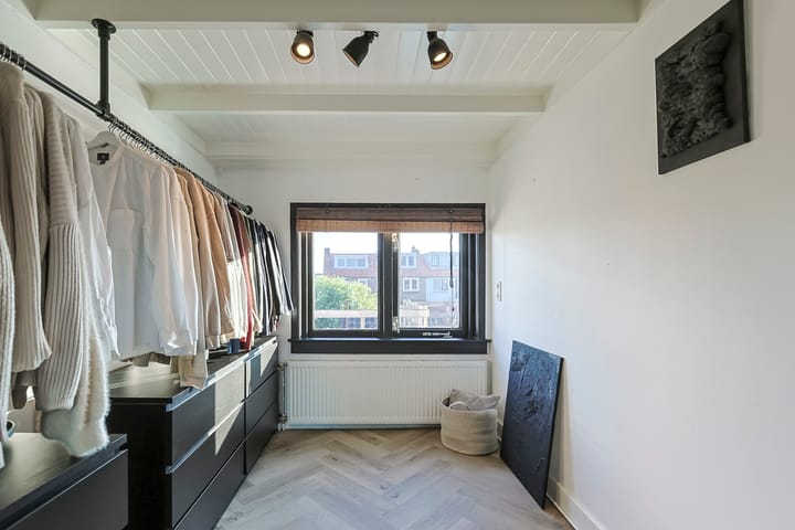 Photo 32 of Ruisdaelstraat 40