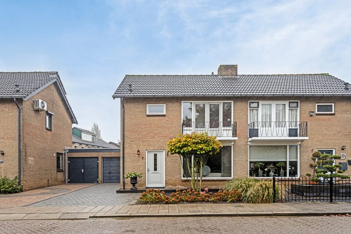 View photo 37 of Mesdagstraat 7