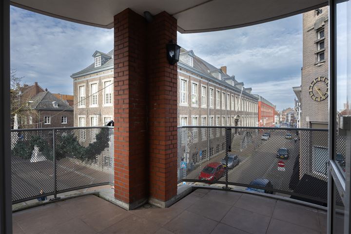 View photo 9 of Leliestraat 2-B