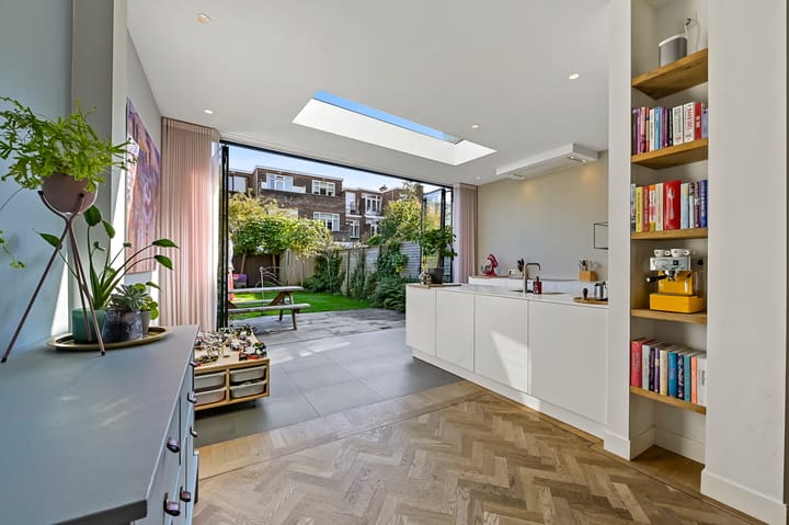 Photo 10 of Oostduinlaan 189