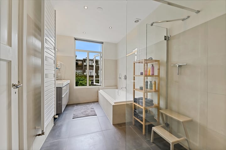 Photo 28 of Oostduinlaan 189