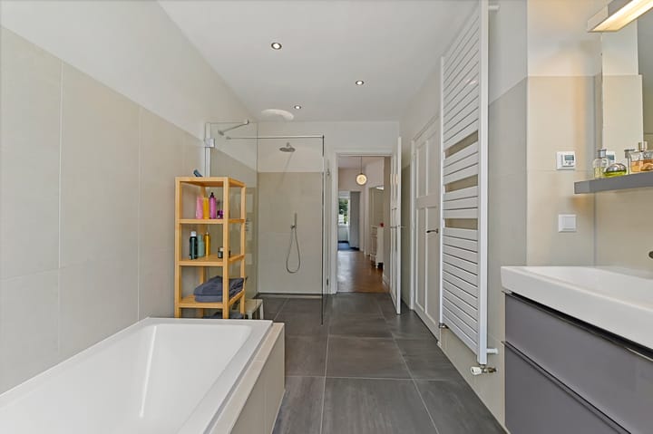 Photo 29 of Oostduinlaan 189