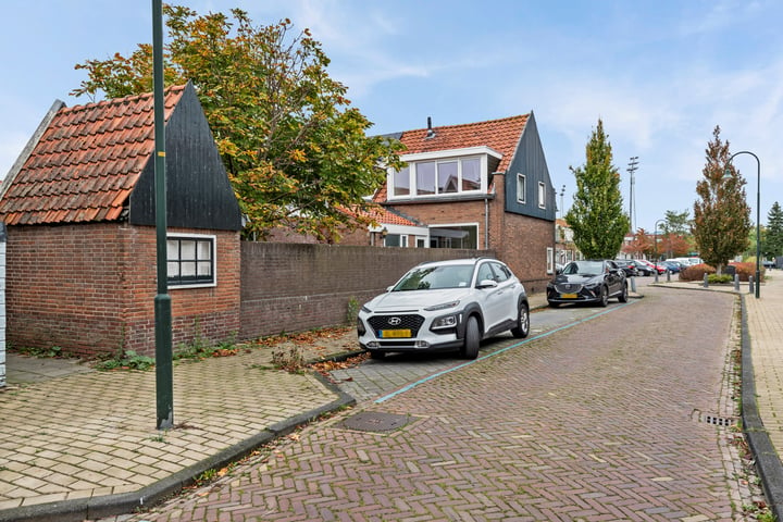 View photo 10 of Oranjestraat 1