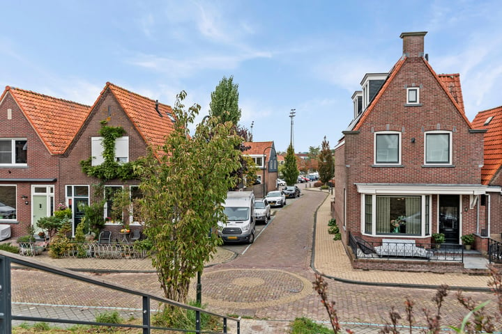 View photo 13 of Oranjestraat 1