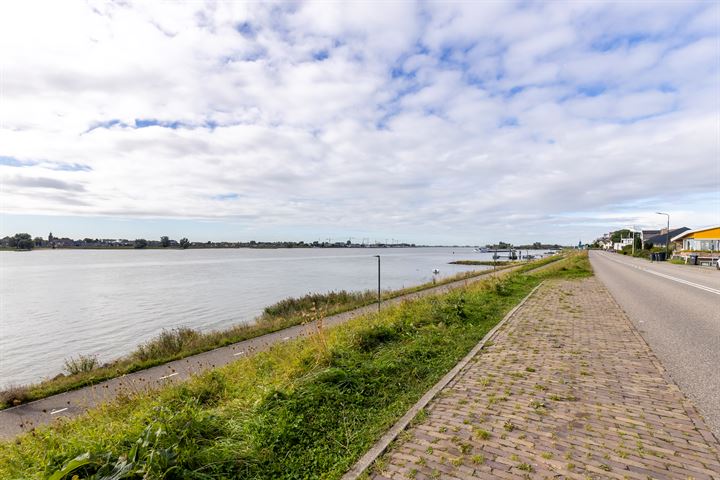 Bekijk foto 42 van Rivierdijk 205