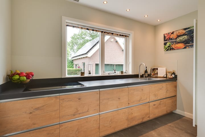 Foto 15 van Middenweg 11-A