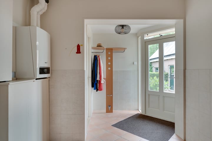 Foto 28 van Middenweg 11-A