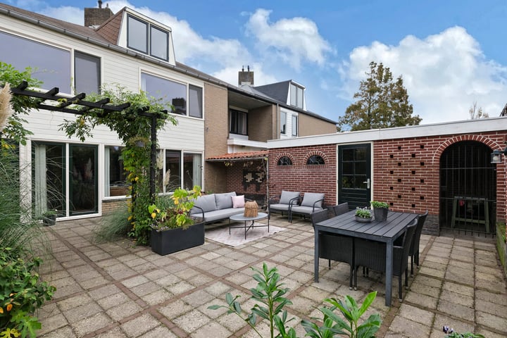 Bekijk foto 34 van Tulpstraat 13