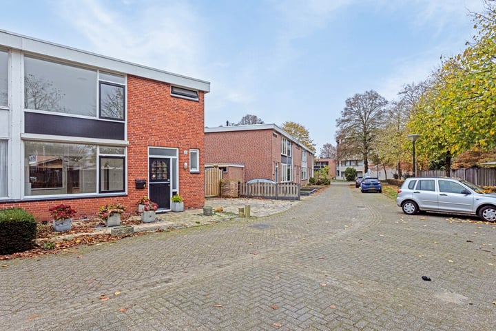 View photo 2 of Rijnstraat 6