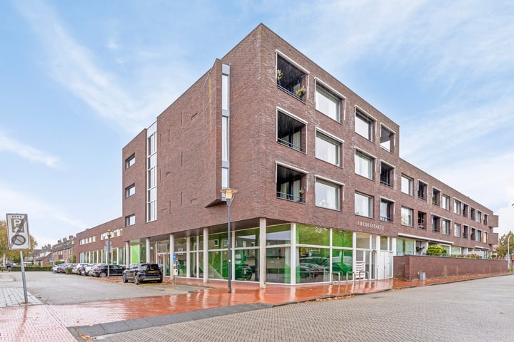 Vredesplein 5, Waalwijk