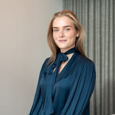 Nina Peschar - Secretaresse