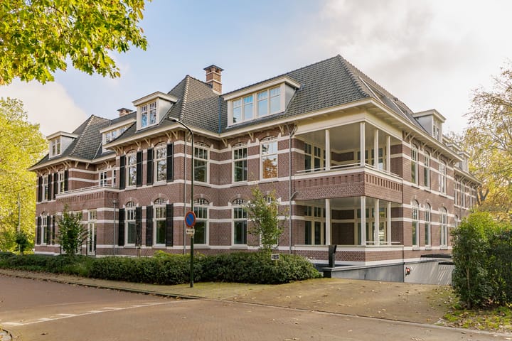 Photo 2 of Burgemeester van Nispen van Sevenaerstraat 22