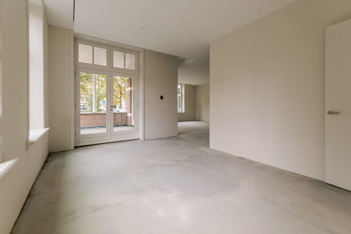 Photo 11 of Burgemeester van Nispen van Sevenaerstraat 22