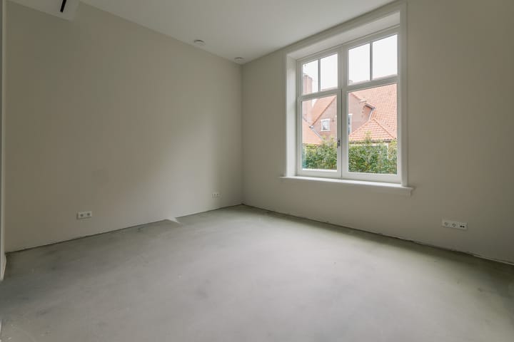 Photo 12 of Burgemeester van Nispen van Sevenaerstraat 22