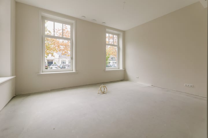 Photo 13 of Burgemeester van Nispen van Sevenaerstraat 22