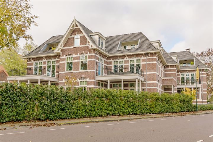 View photo 1 of Burgemeester van Nispen van Sevenaerstraat 22