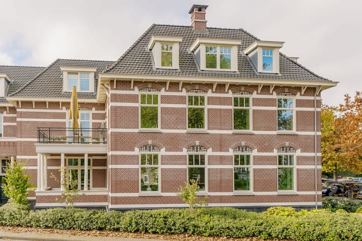 Photo 3 of Burgemeester van Nispen van Sevenaerstraat 22