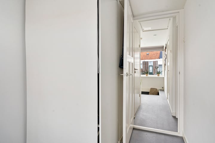 View photo 38 of Jacob Marisstraat 49