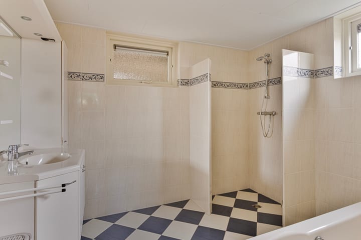 Photo 17 of 't West 44