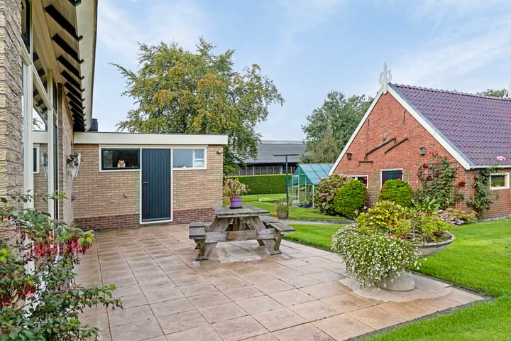 Photo 32 of 't West 44