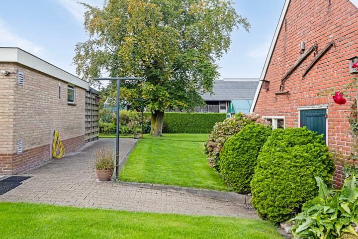 Photo 37 of 't West 44