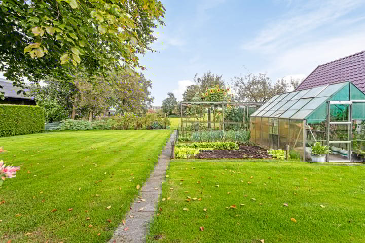 Photo 40 of 't West 44