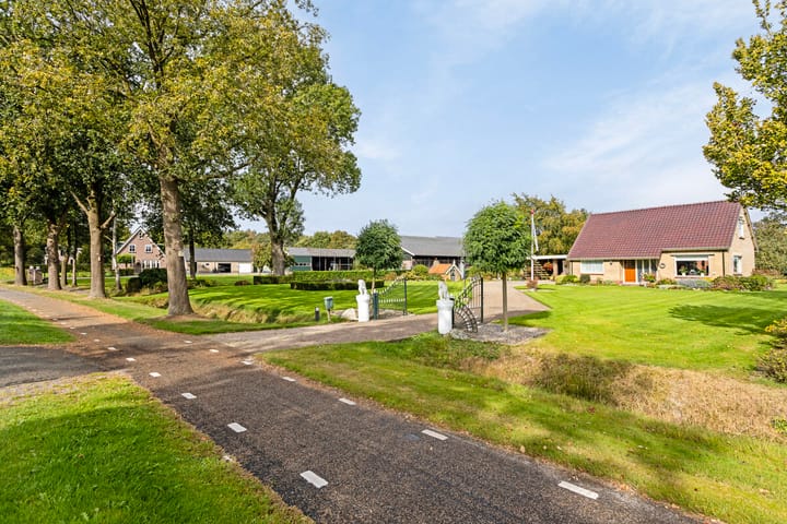 Photo 48 of 't West 44