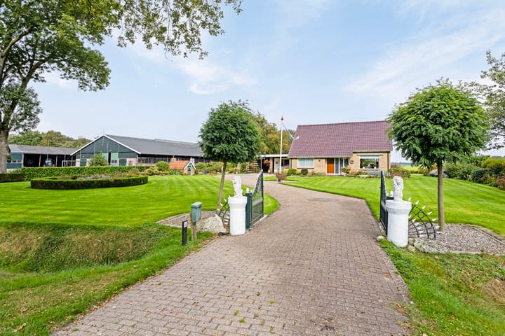 Photo 49 of 't West 44