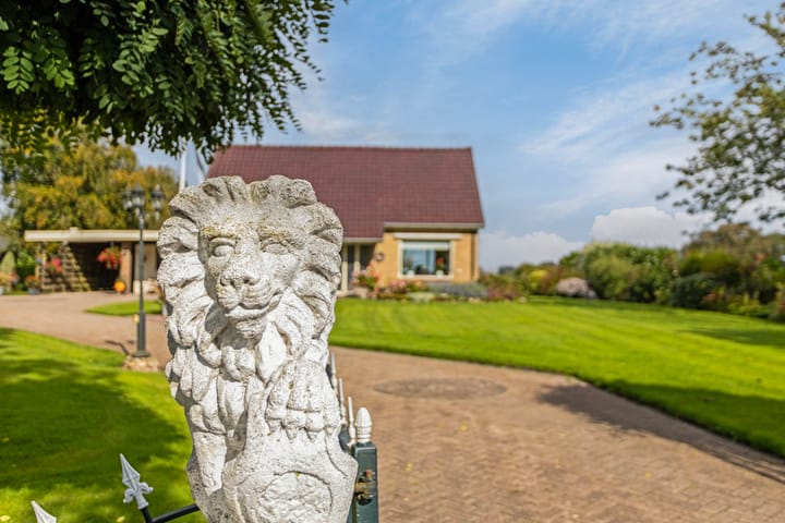 Photo 51 of 't West 44