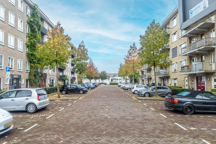 View photo 21 of Ernest Staesstraat 27-2