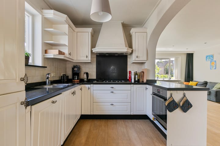 Foto 8 van Julianasingel 6