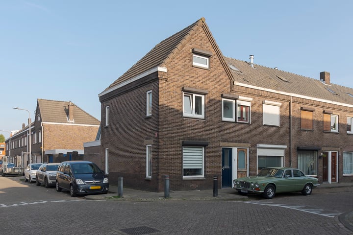 Bekijk foto 1 van Van Berkumstraat 37