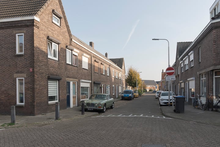 Bekijk foto 6 van Van Berkumstraat 37