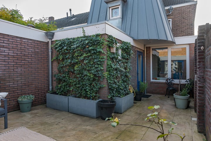 Bekijk foto 49 van Van Berkumstraat 37