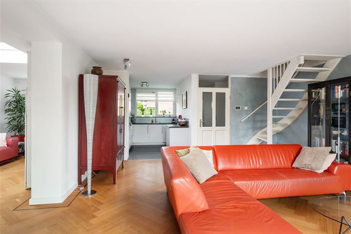 View photo 10 of Jan Beyerinckstraat 13