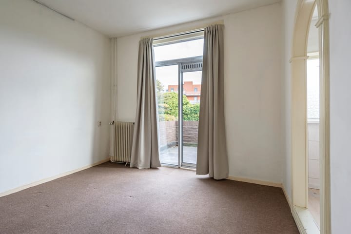 Foto 10 van Laan van Nieuw-Guinea 27-BSA