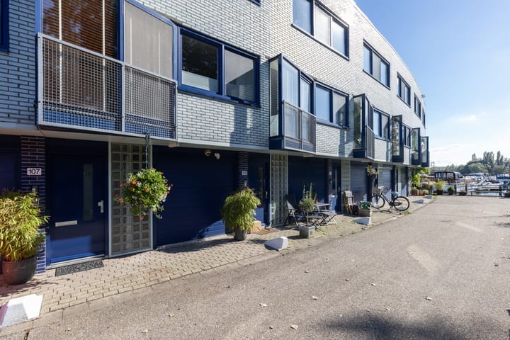 Foto 5 van Aquamarin 107